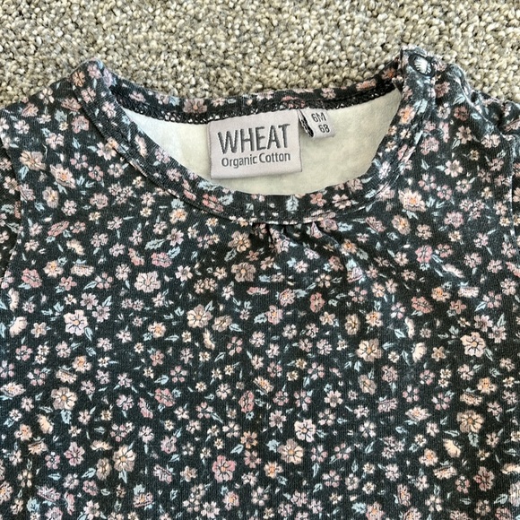 Great condition! WHEAT snug fit jumpsuit with button closure - floral print 6M - Picture 2 of 4